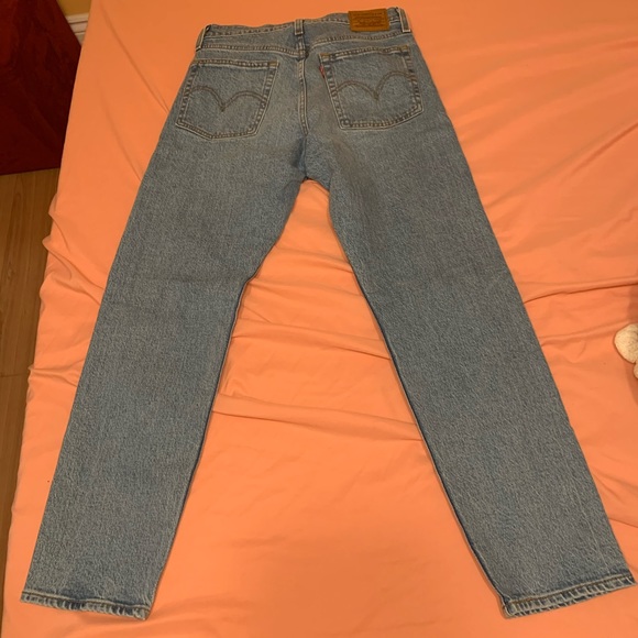 Light Levis Jeans - Picture 2 of 2